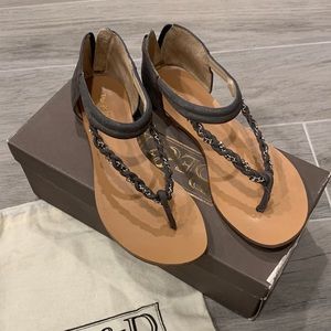 BE&D Gray Suede Flat Sandals Size 38.5